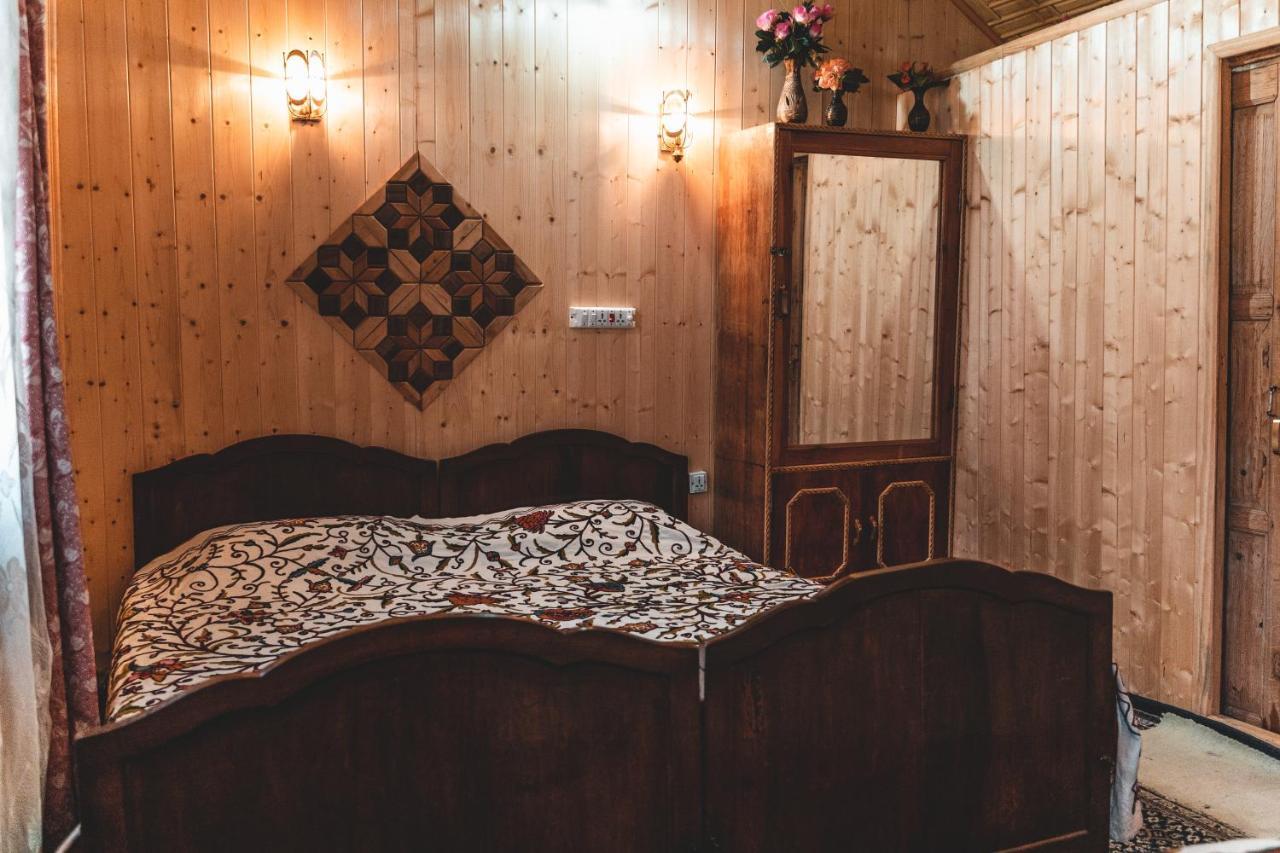 Golden Hopes Group Of Houseboats Hotel Srinagar  Exterior photo