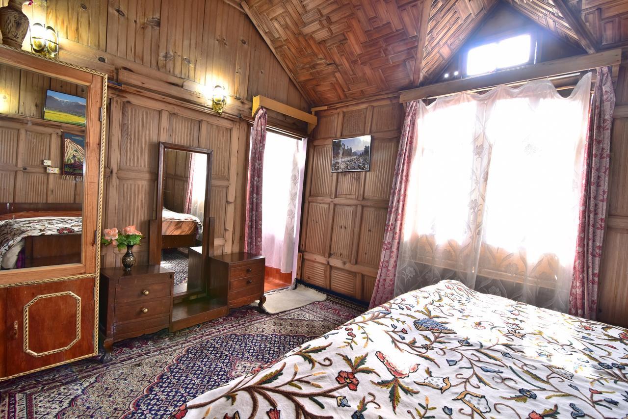 Golden Hopes Group Of Houseboats Hotel Srinagar  Exterior photo