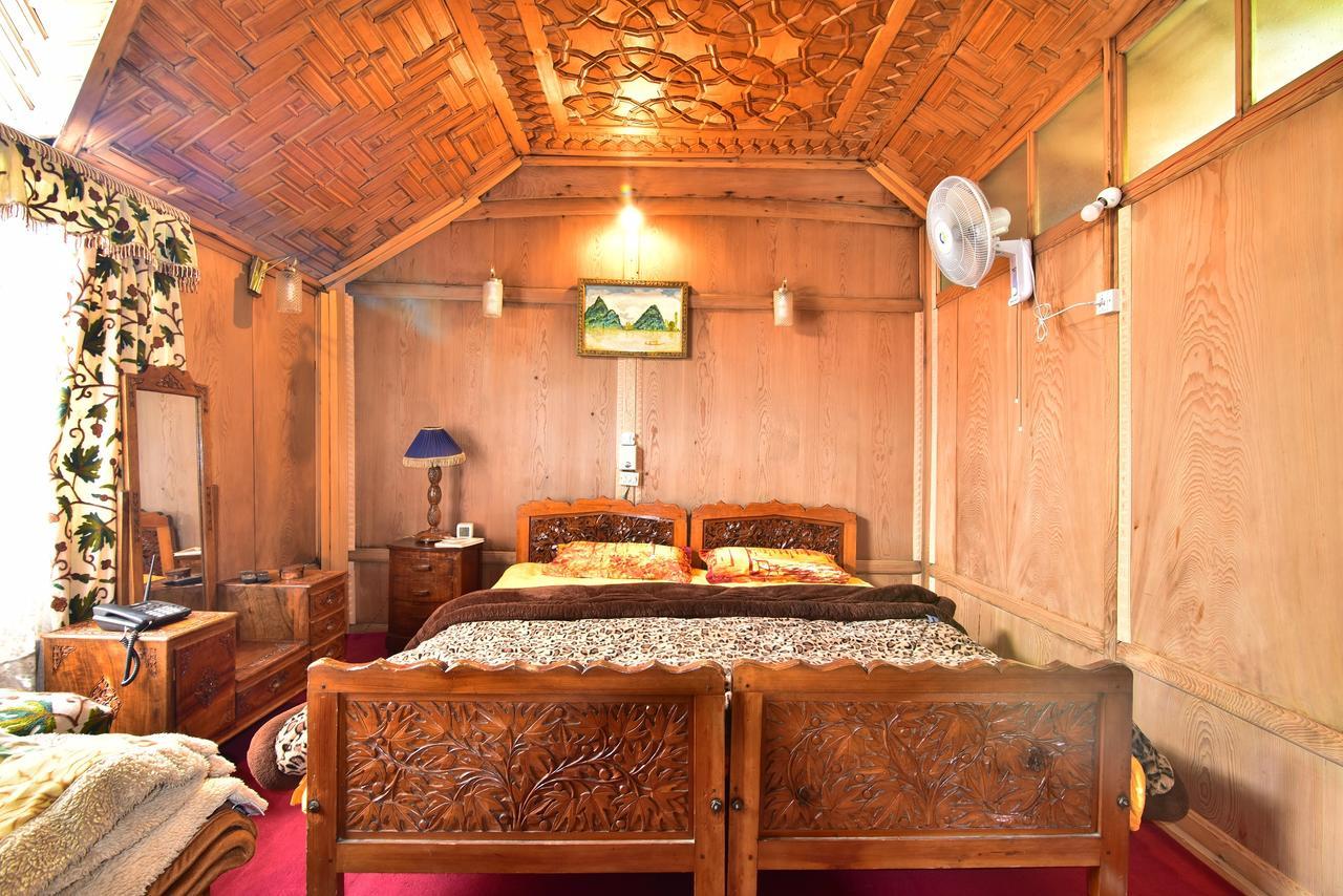 Golden Hopes Group Of Houseboats Hotel Srinagar  Exterior photo