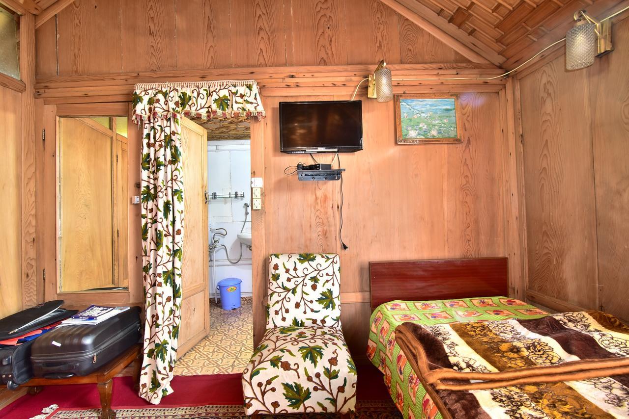 Golden Hopes Group Of Houseboats Hotel Srinagar  Exterior photo